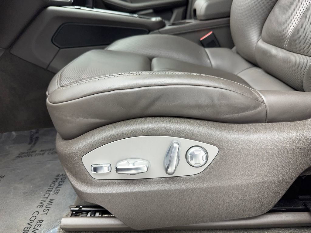Used 2023 Porsche Macan AWD/4WD image 31