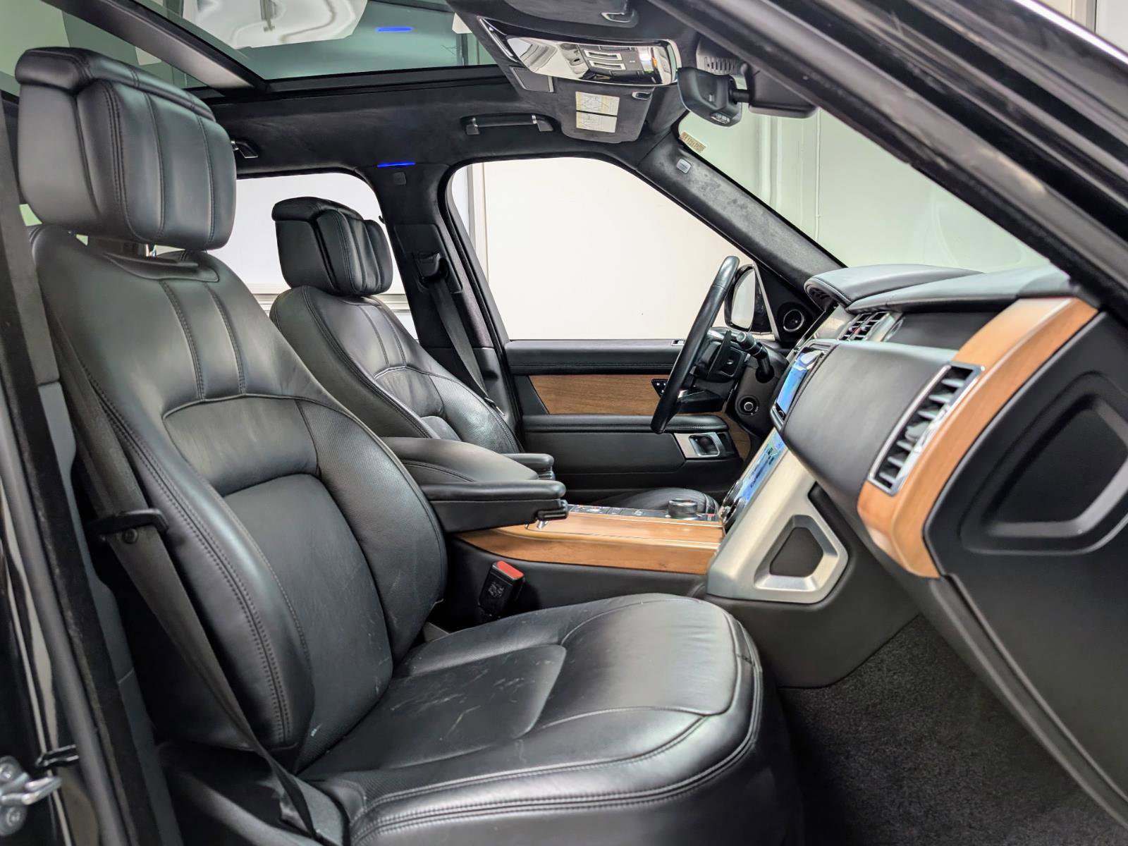 Used 2022 Land Rover Range Rover Autobiography image 26