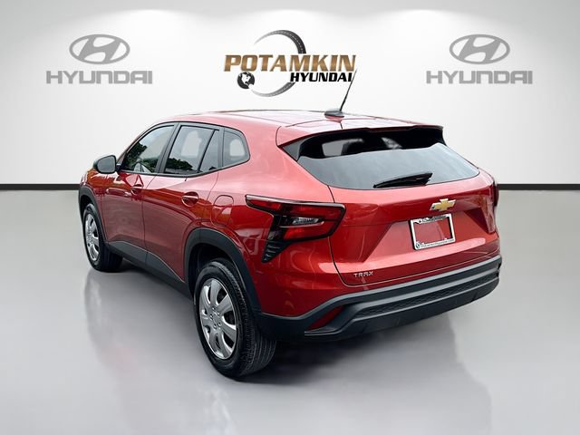 Used 2024 Chevrolet Trax LS FWD image 7