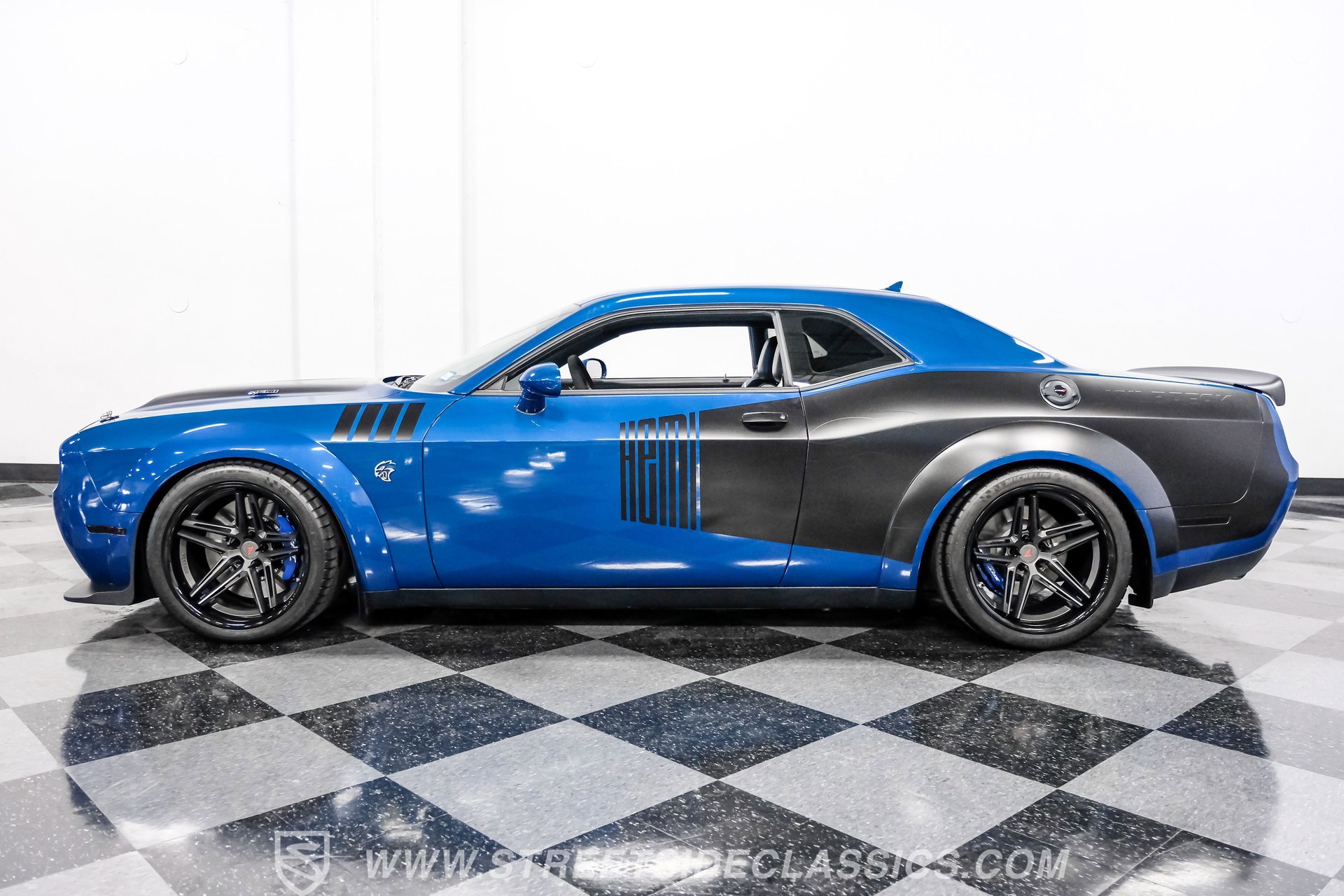 Used 2022 Dodge Challenger SRT Hellcat image 2