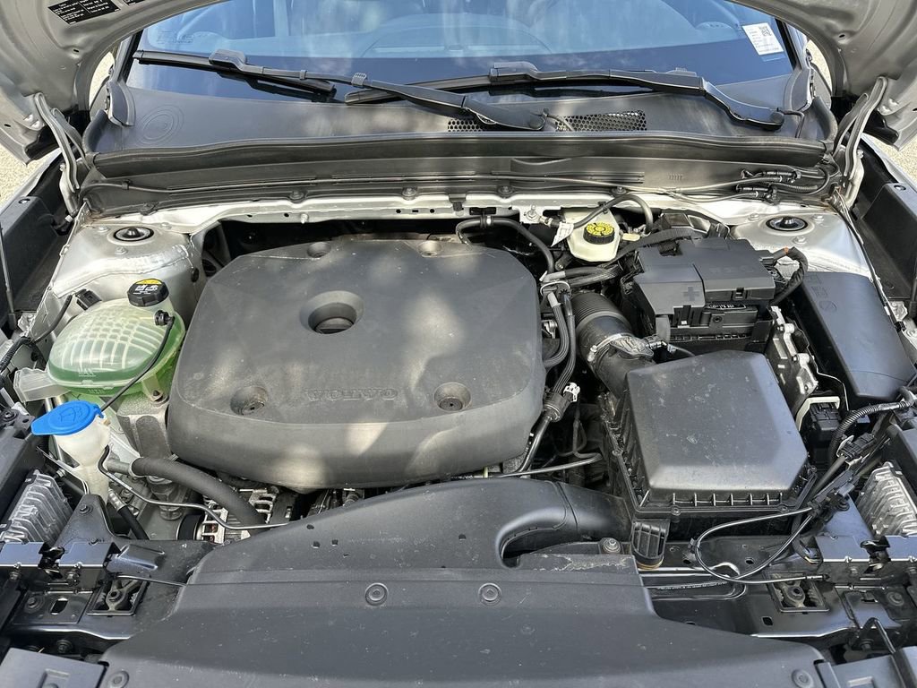 Used 2019 Volvo XC40 T5 R-Design image 28