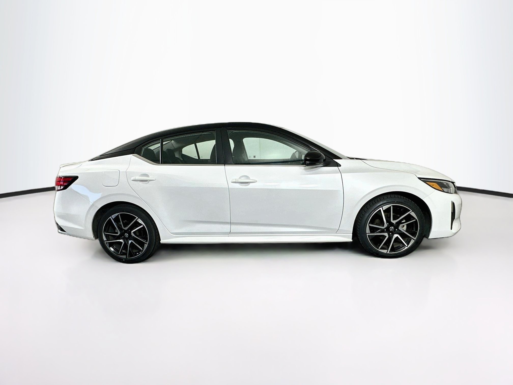 Used 2025 Nissan Sentra SR FWD image 10