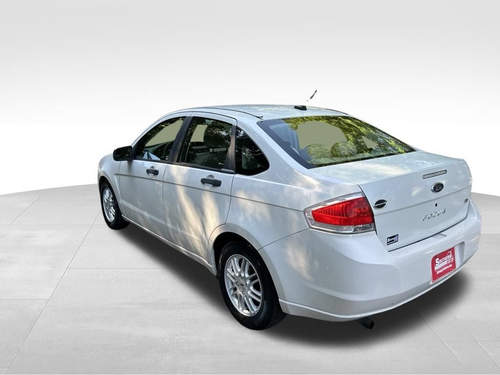 Used 2009 Ford Focus SE FWD image 3