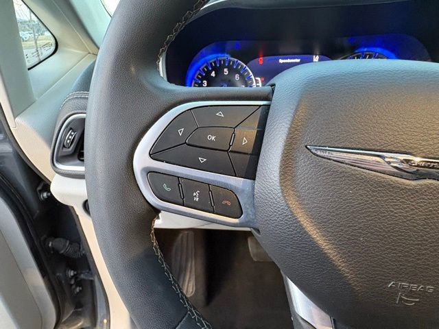 Used 2023 Chrysler Pacifica Limited image 14