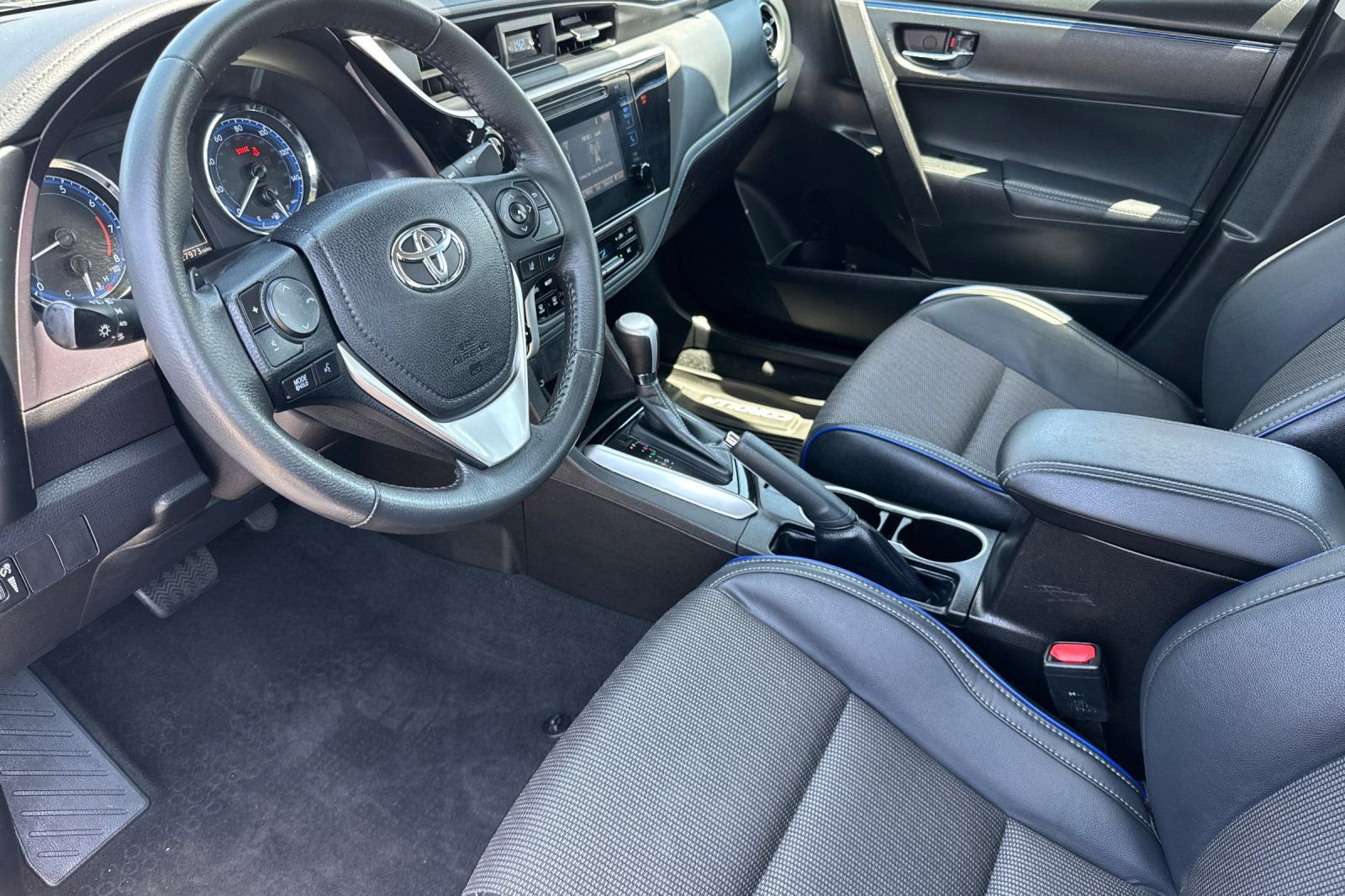 Used 2018 Toyota Corolla SE FWD image 10