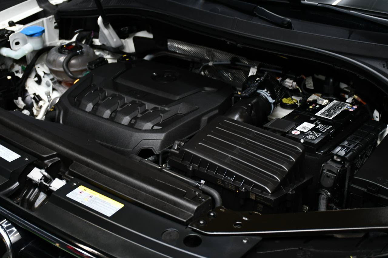 Used 2023 Volkswagen Tiguan SE R-Line FWD image 14