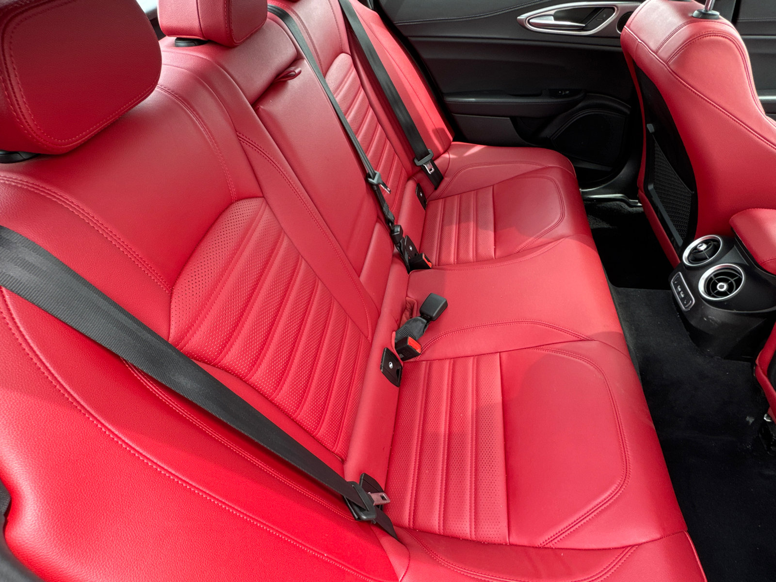 Used 2024 Alfa Romeo Giulia Veloce AWD/4WD image 19