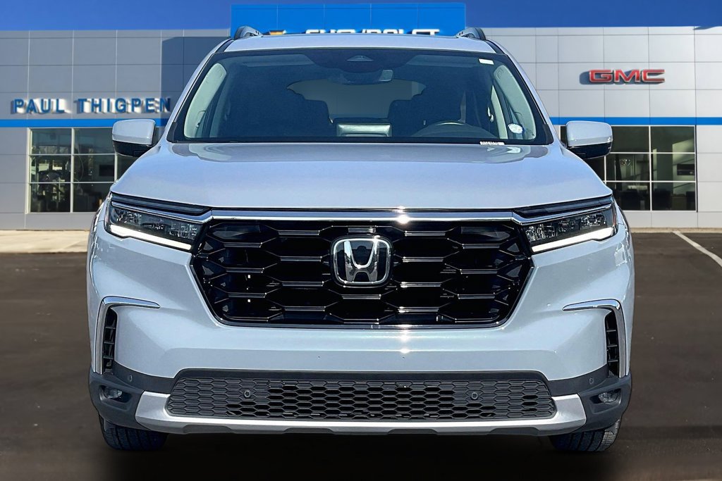 Used 2025 Honda Pilot Touring image 2