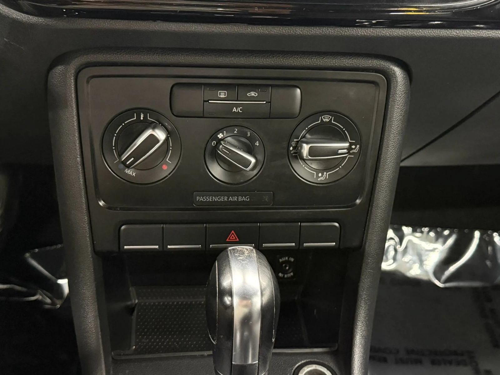 Used 2014 Volkswagen Beetle 1.8T FWD image 29