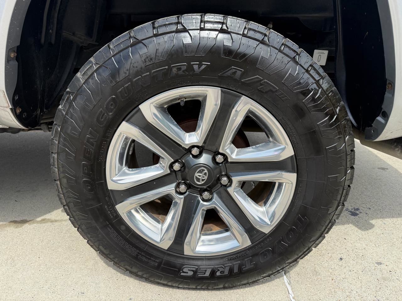 Used 2016 Toyota Tacoma Limited w/ Towing Package RWD image 8