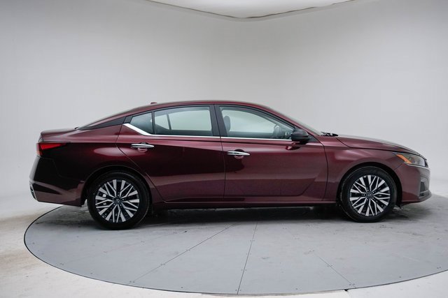 Used 2025 Nissan Altima 2.5 SV image 8