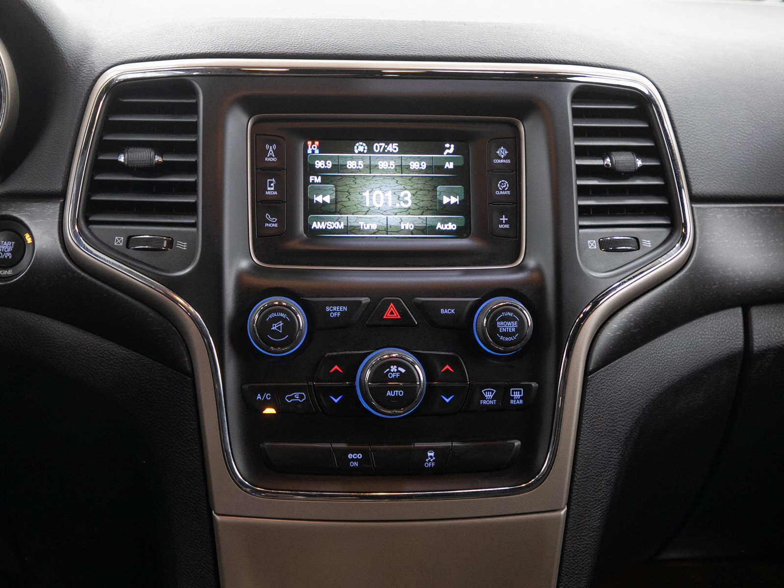 Used 2015 Jeep Grand Cherokee Laredo w/ Quick Order Package 23E AWD/4WD image 17