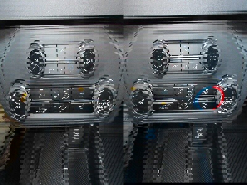 New 2025 Ford Bronco 4-Door image 25