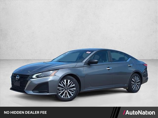 Used 2025 Nissan Altima 2.5 SV FWD image 1