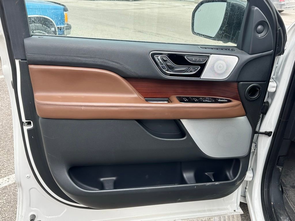 Used 2023 Lincoln Navigator L Reserve image 12