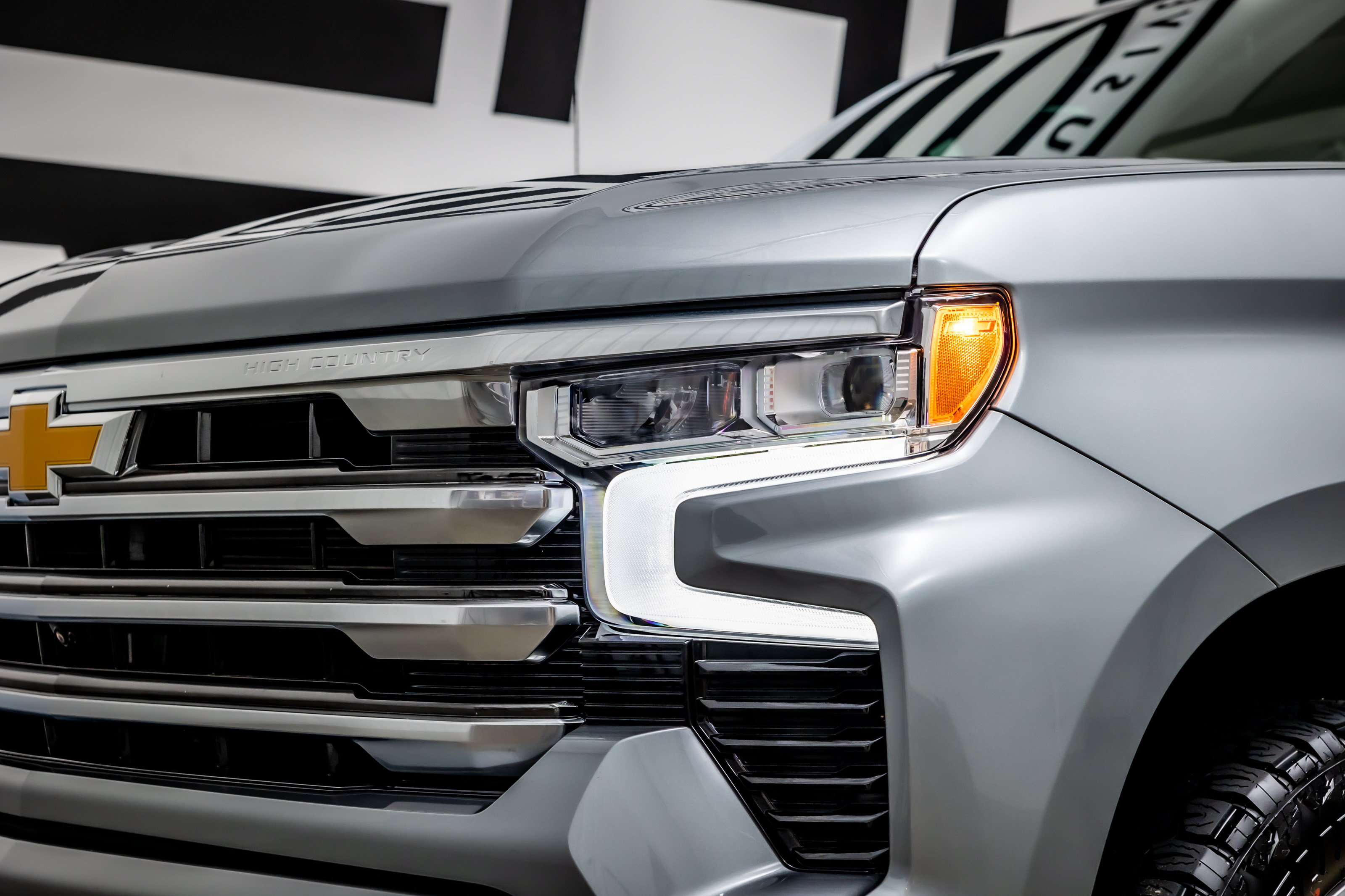 Used 2024 Chevrolet Silverado 1500 High Country w/ Z71 Off-Road Package AWD/4WD image 15