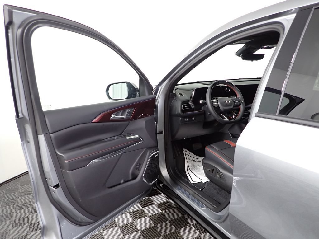 New 2027 Chevrolet Traverse RS w/ LPO, Floor Liner Package AWD/4WD image 22