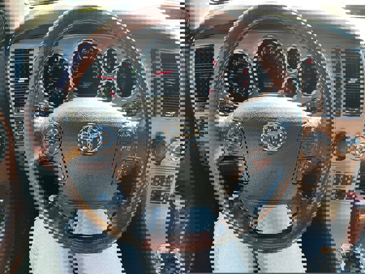 Used 2012 Toyota Sequoia Platinum image 19