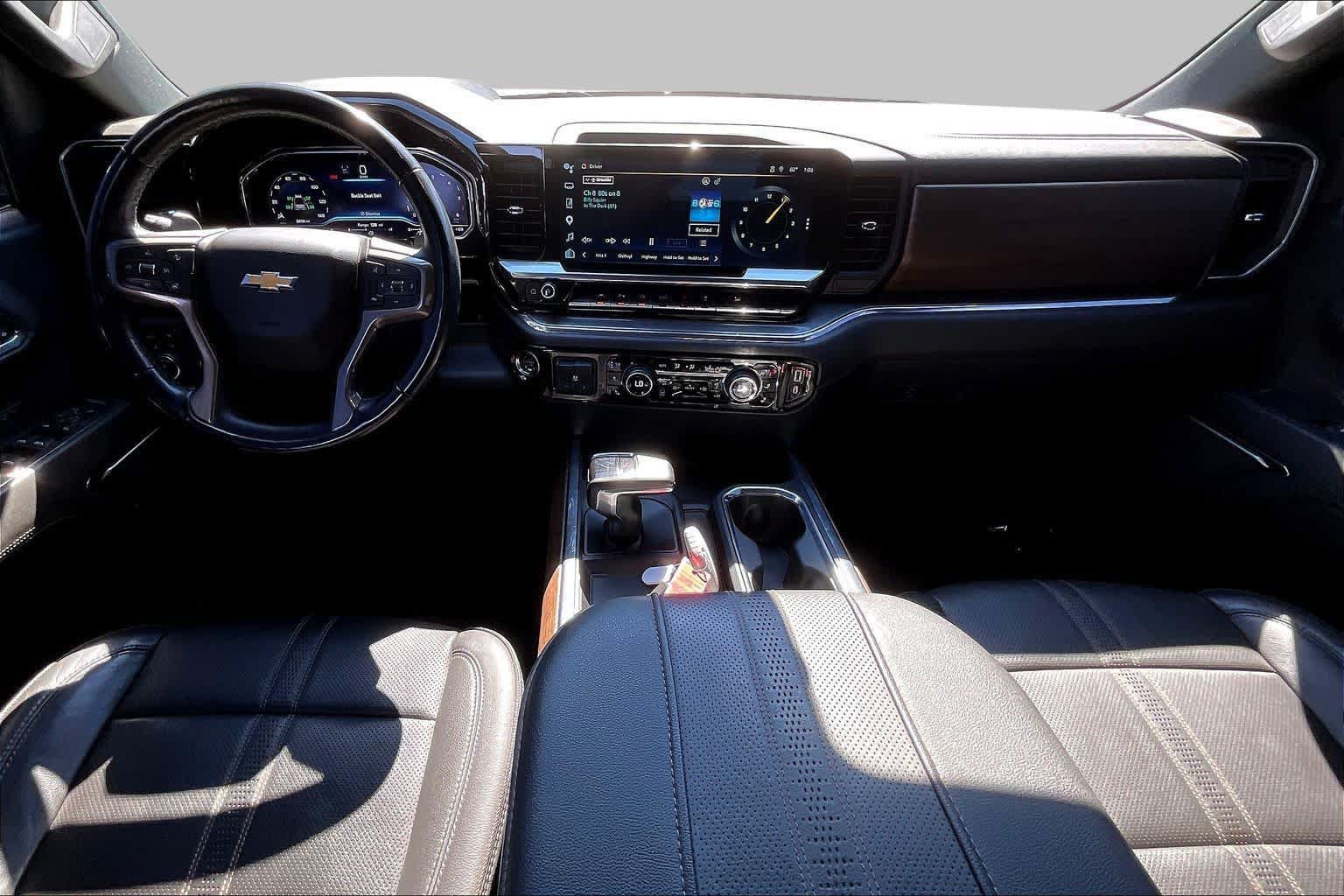 Used 2023 Chevrolet Silverado 1500 High Country w/ High Country Premium Package AWD/4WD image 31