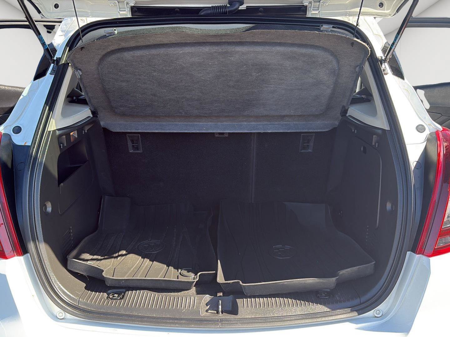 Used 2021 Buick Encore Preferred AWD/4WD image 13