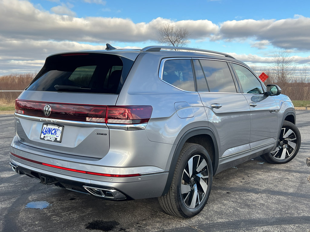 Used 2024 Volkswagen Atlas SEL Premium R-Line image 4
