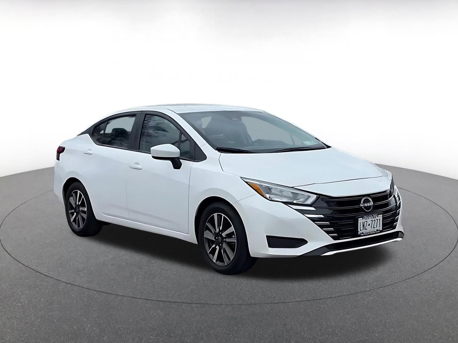 Used 2025 Nissan Versa SV video 2