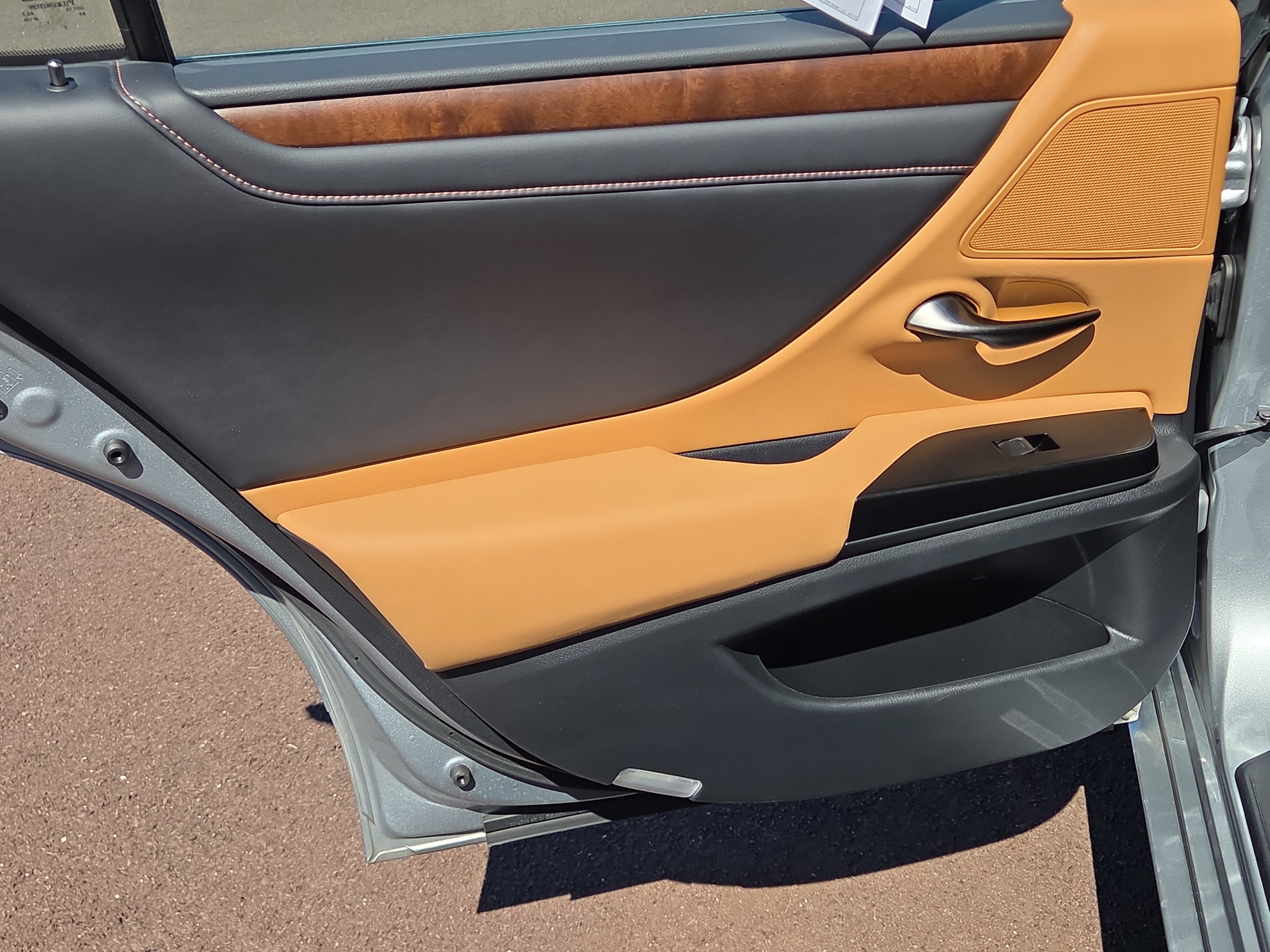 Used 2024 Lexus ES 350 w/ Premium Package image 21