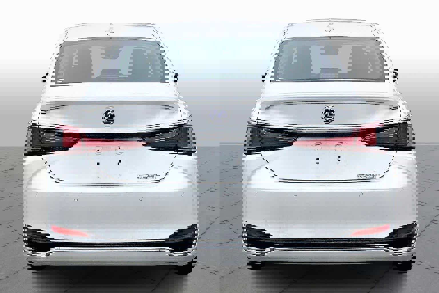 Used 2019 Lexus ES 300h w/ Premium Package image 5