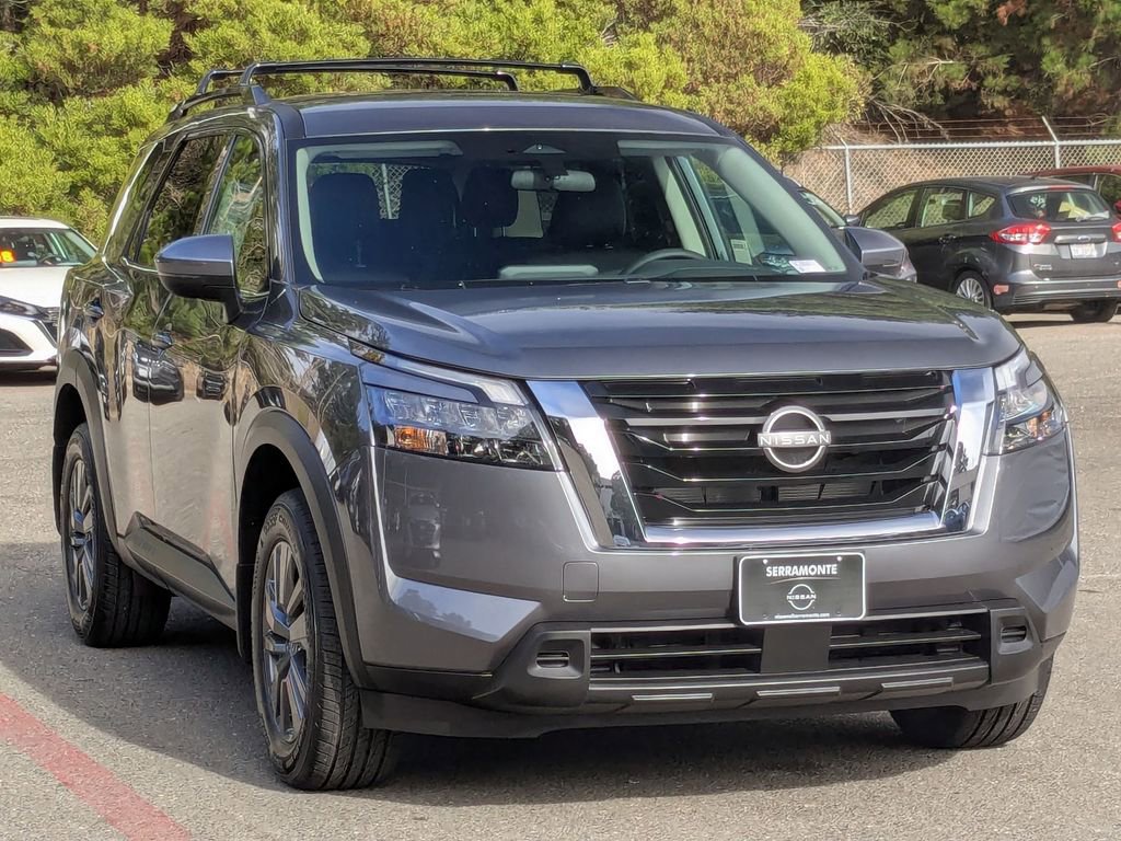 New 2025 Nissan Pathfinder SV image 3