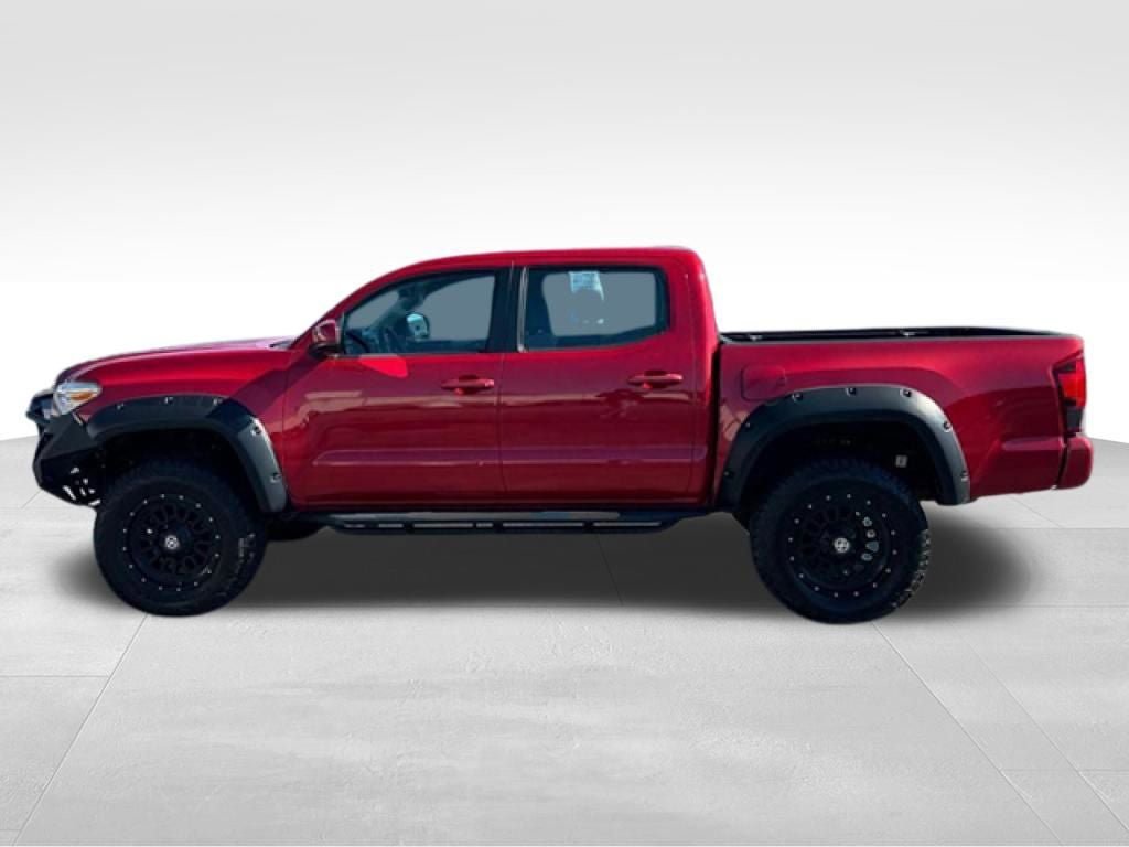 Used 2018 Toyota Tacoma SR w/ SR Convenience Package AWD/4WD image 2