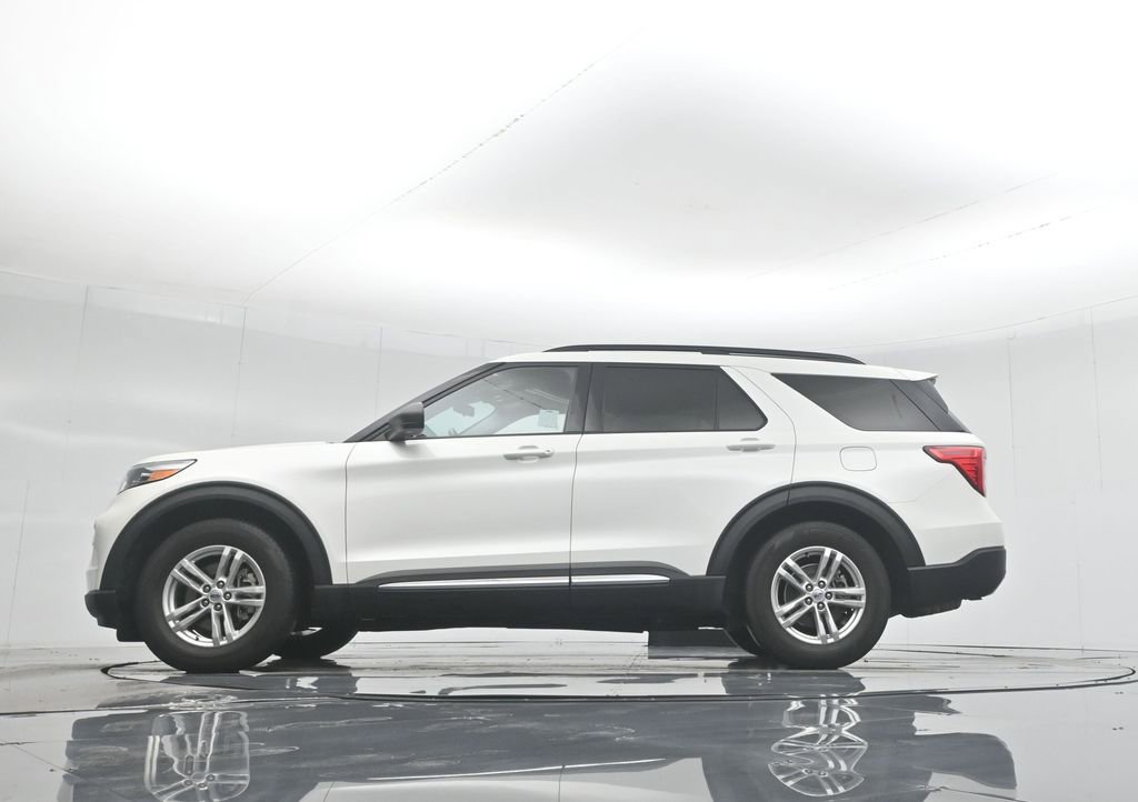 Certified 2022 Ford Explorer XLT w/ Equipment Group 202A image 8