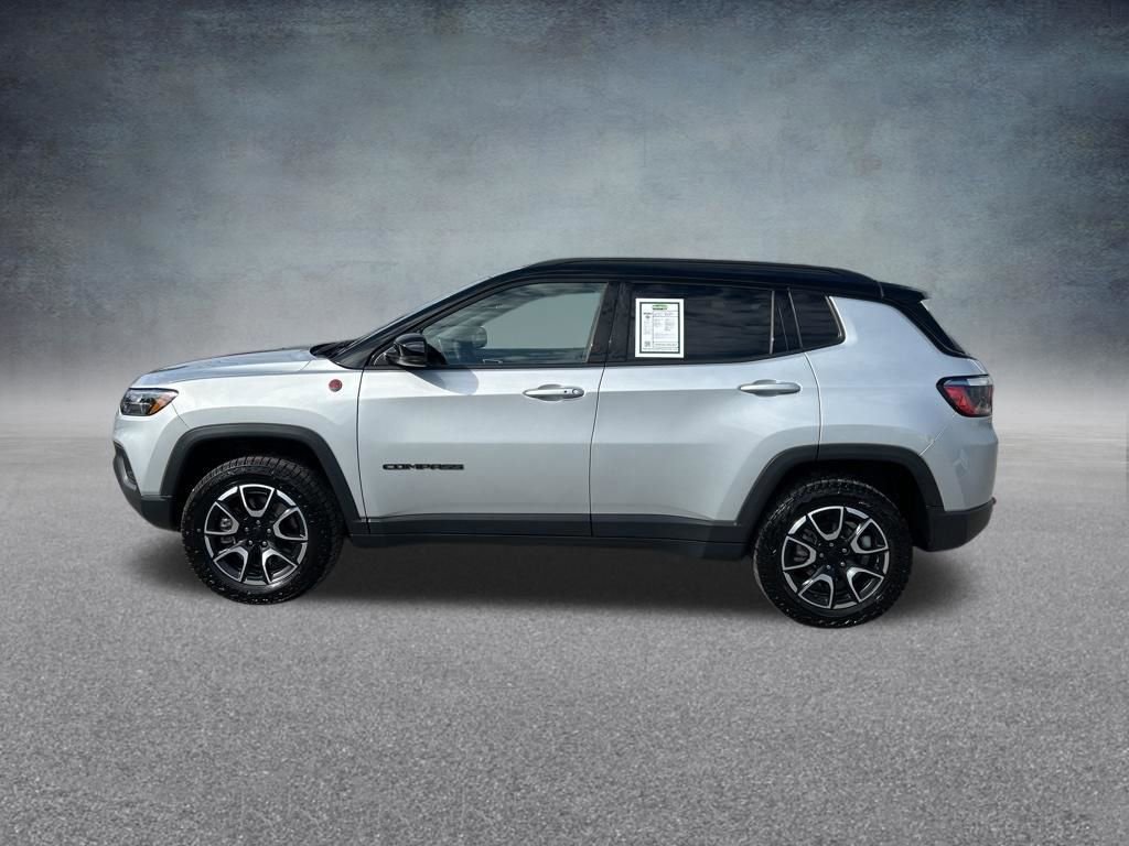 Used 2024 Jeep Compass Trailhawk image 7