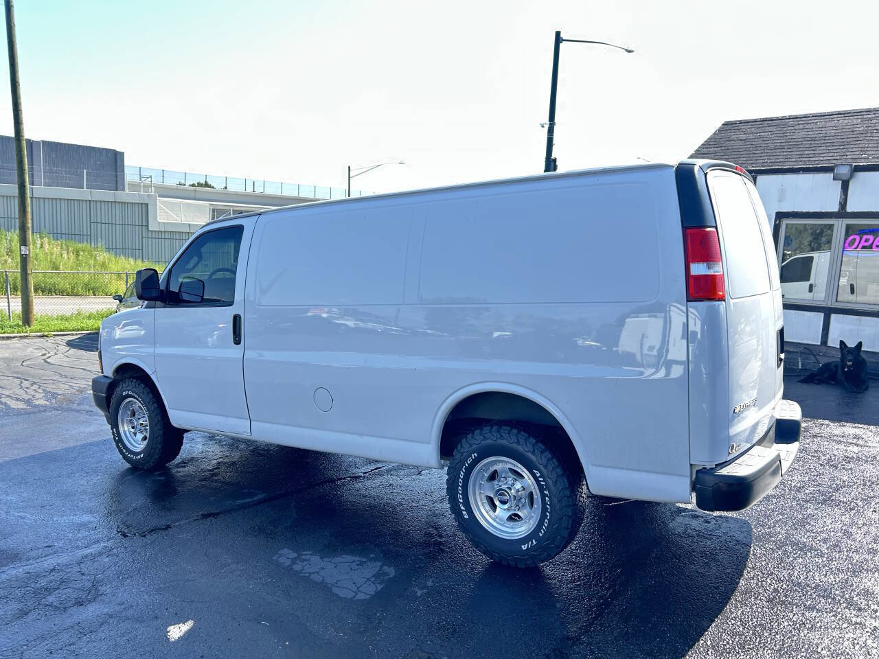 Used 2020 Chevrolet Express 2500 2500 3dr Cargo Van w/ Driver Convenience Package image 18
