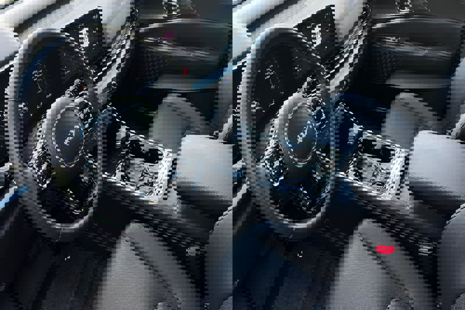 Used 2025 Kia Carnival SX Prestige image 12