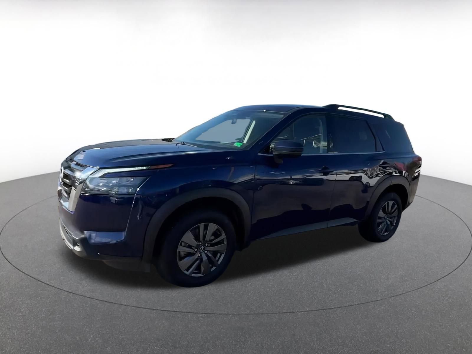 Used 2025 Nissan Pathfinder SV image 8