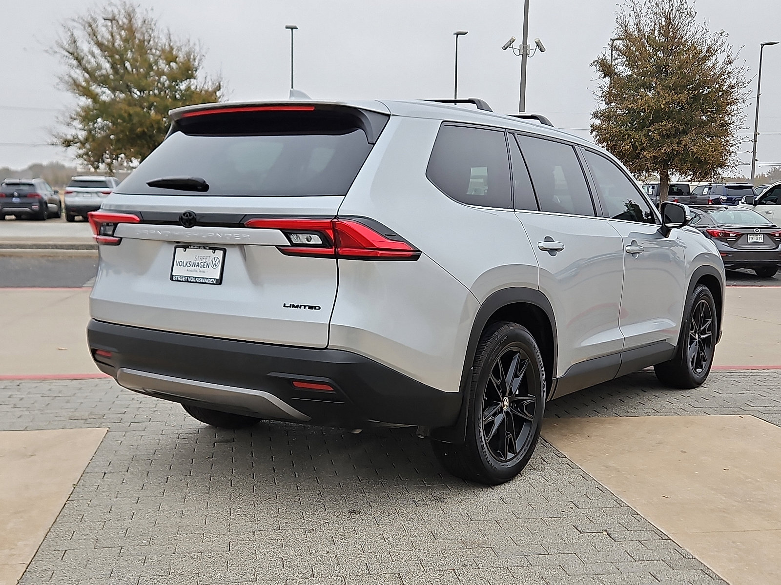 Used 2024 Toyota Grand Highlander Limited image 3