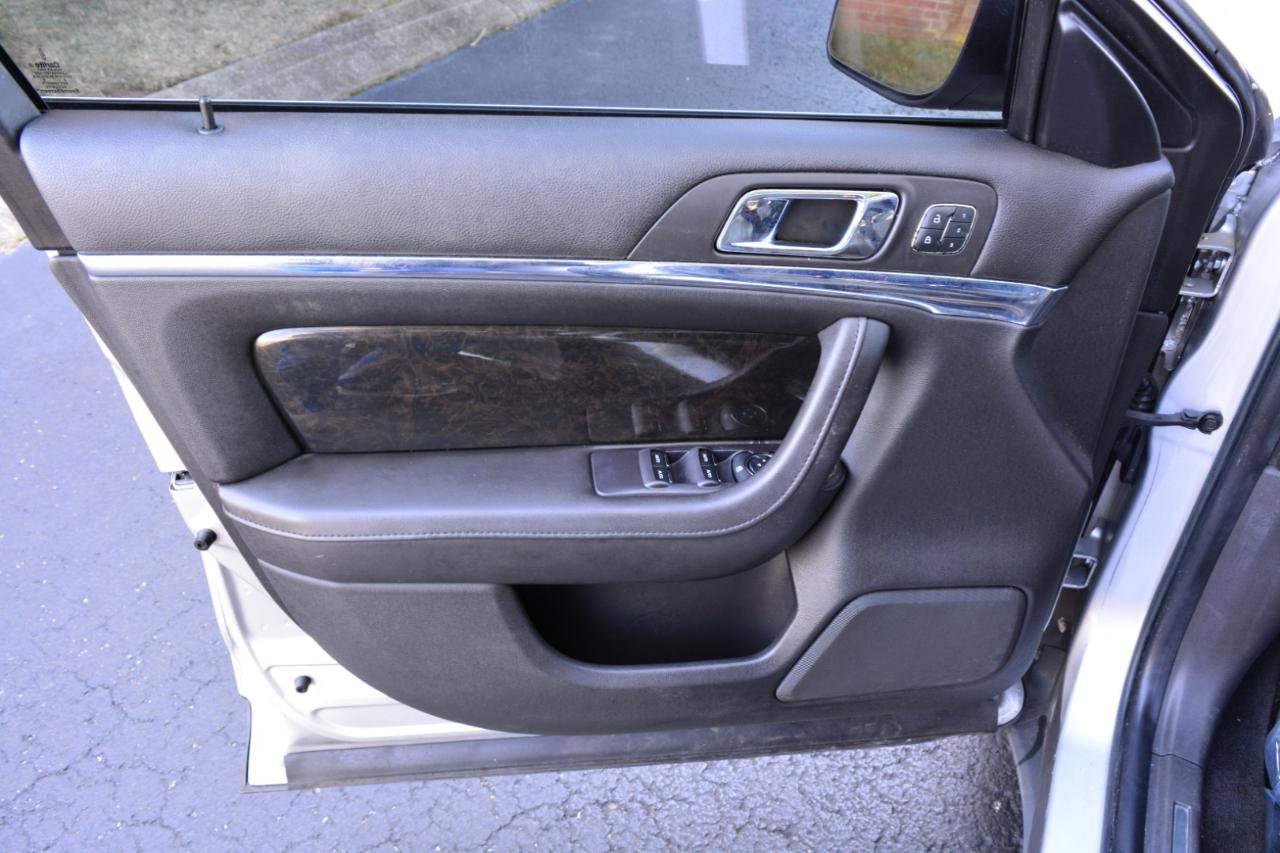 Used 2013 Lincoln MKS image 9