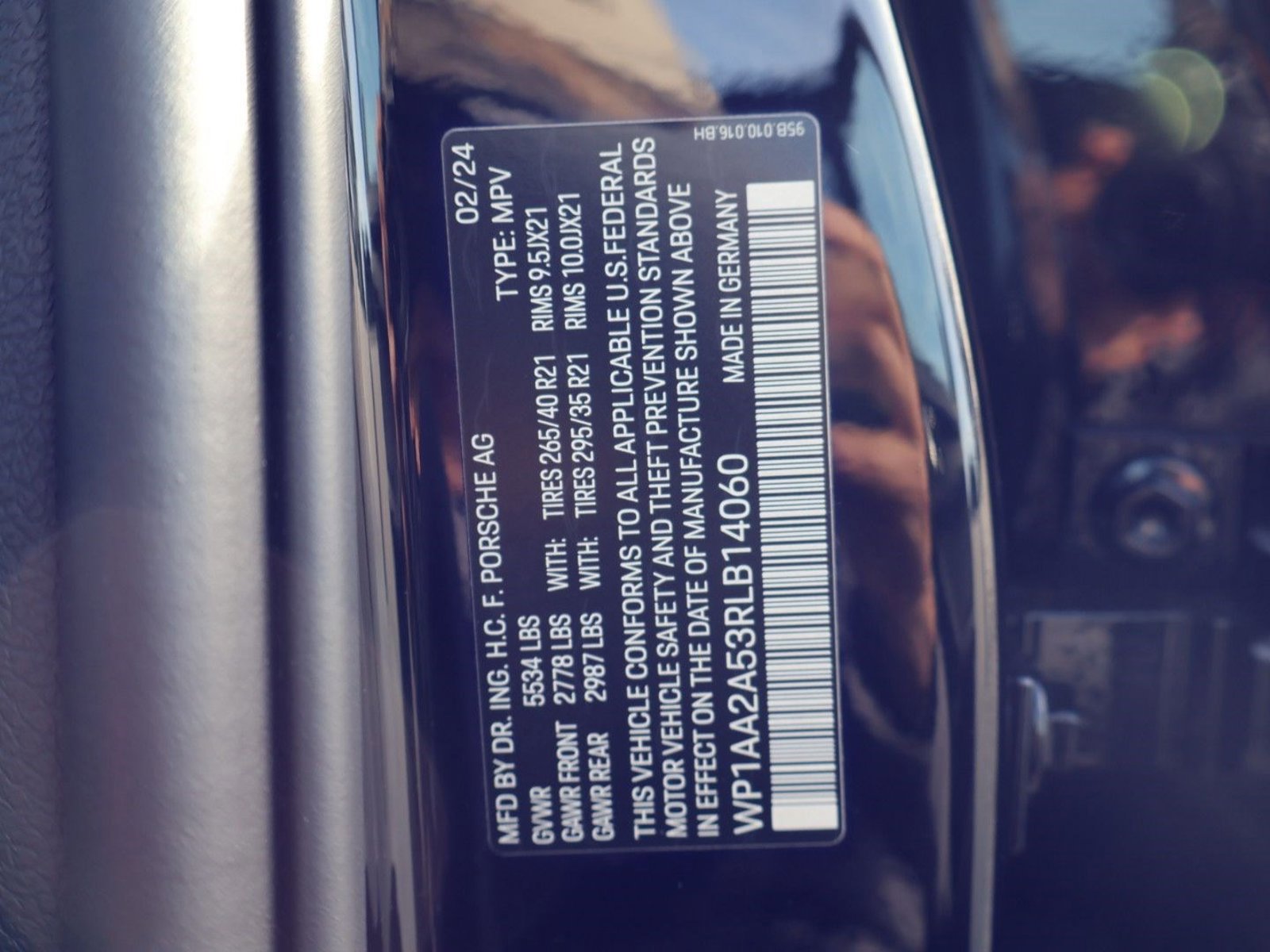 Certified 2024 Porsche Macan image 28