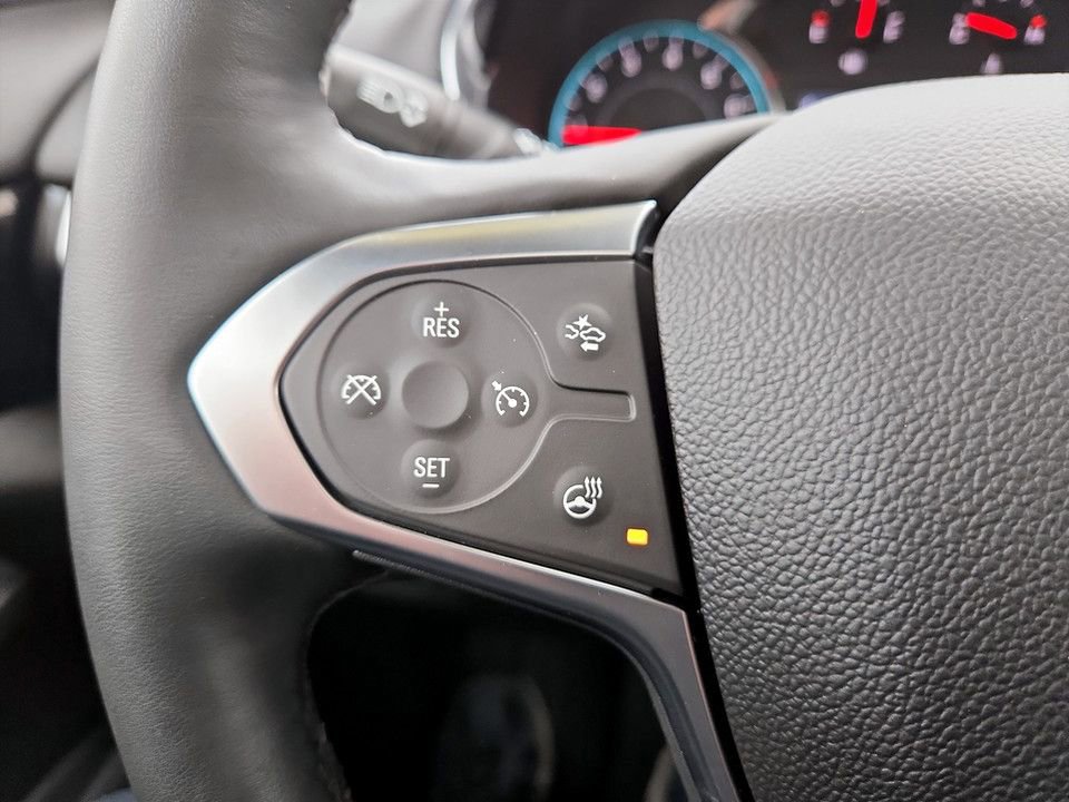 Used 2023 Chevrolet Traverse RS image 18