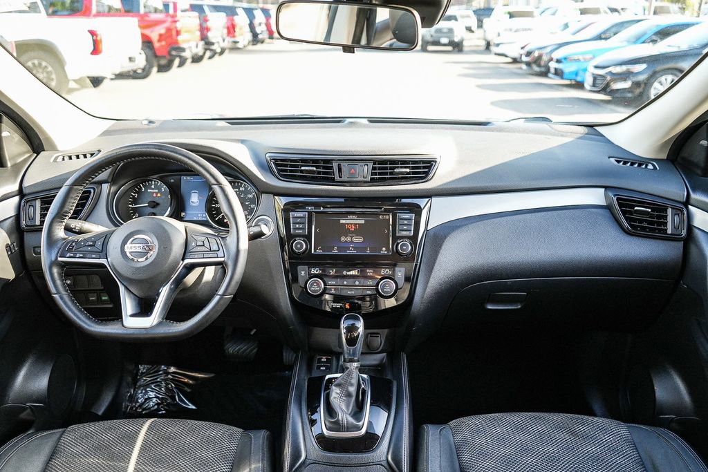 Used 2020 Nissan Rogue Sport SV w/ Technology Package FWD image 12
