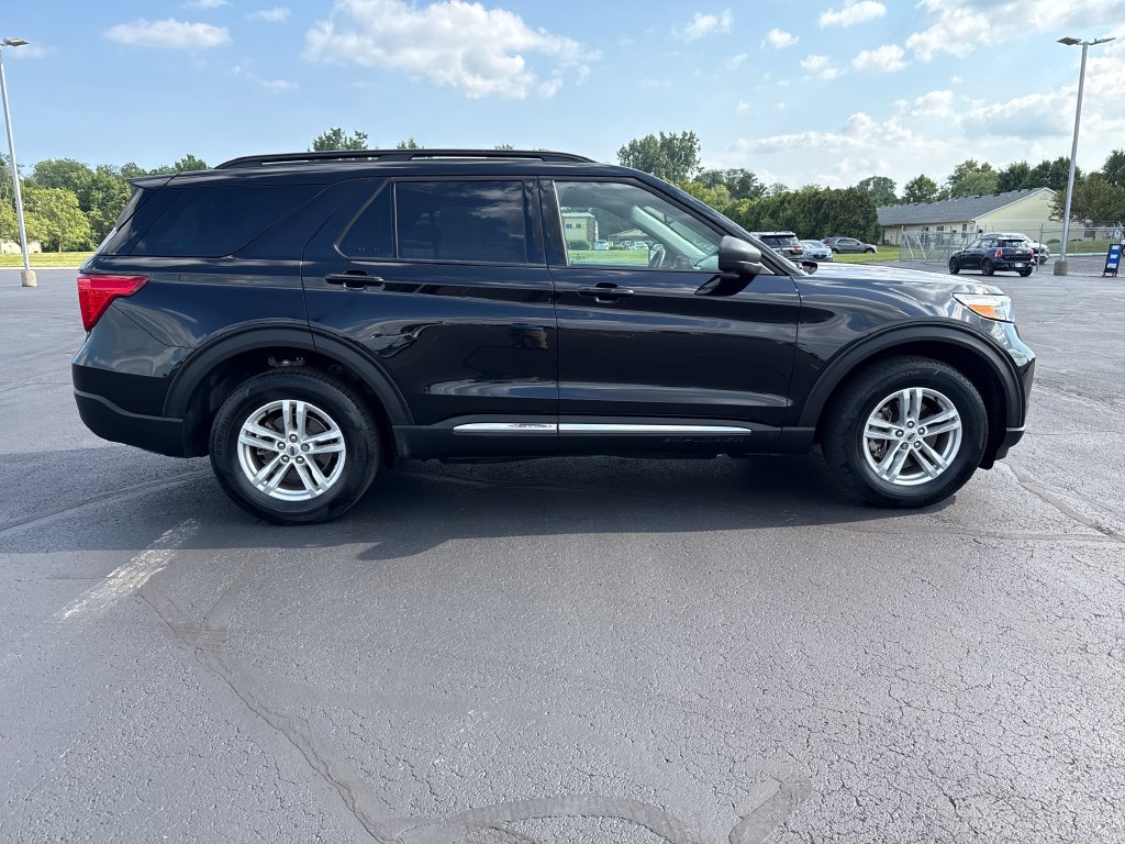 Used 2024 Ford Explorer XLT w/ Equipment Group 202A AWD/4WD image 8