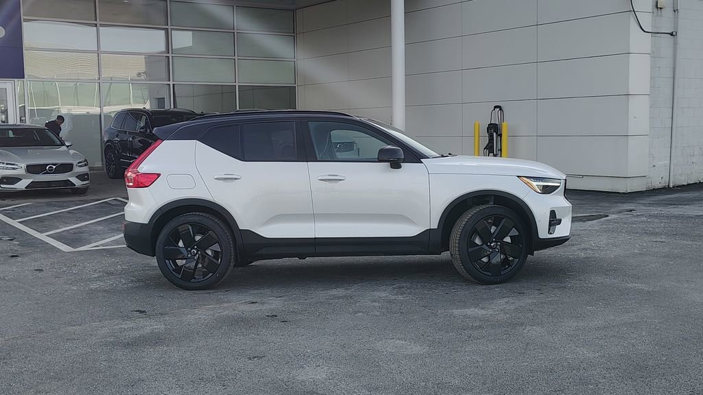New 2026 Volvo XC40 B5 Ultra w/ Climate Package image 2