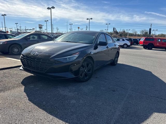 Used 2023 Hyundai Elantra SEL image 2