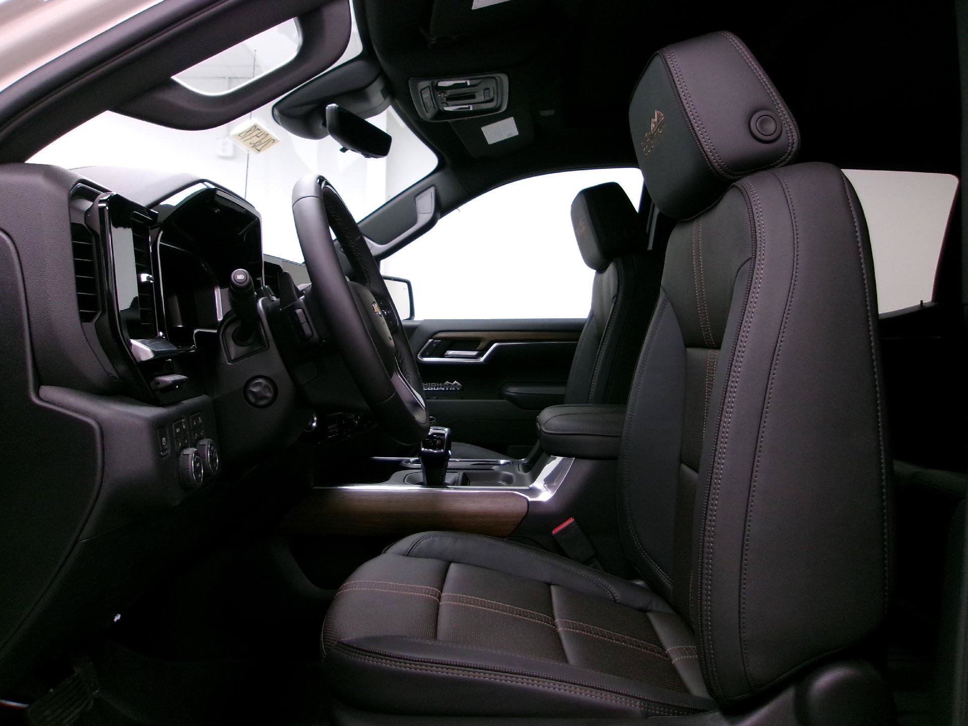 New 2026 Chevrolet Silverado 1500 High Country w/ Technology Package AWD/4WD image 9