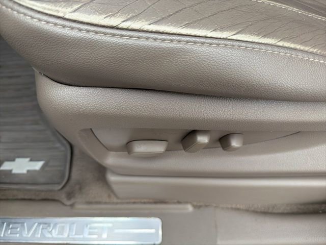 Used 2019 Chevrolet Suburban LT w/ Luxury Package image 17