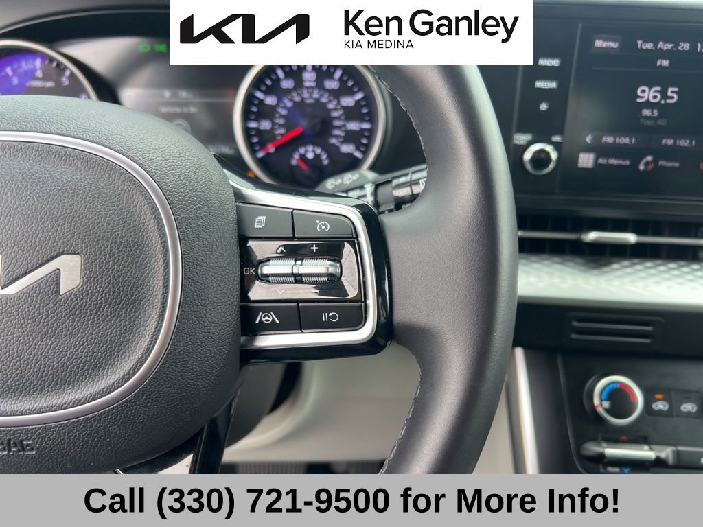 Used 2024 Kia Carnival LX FWD image 32
