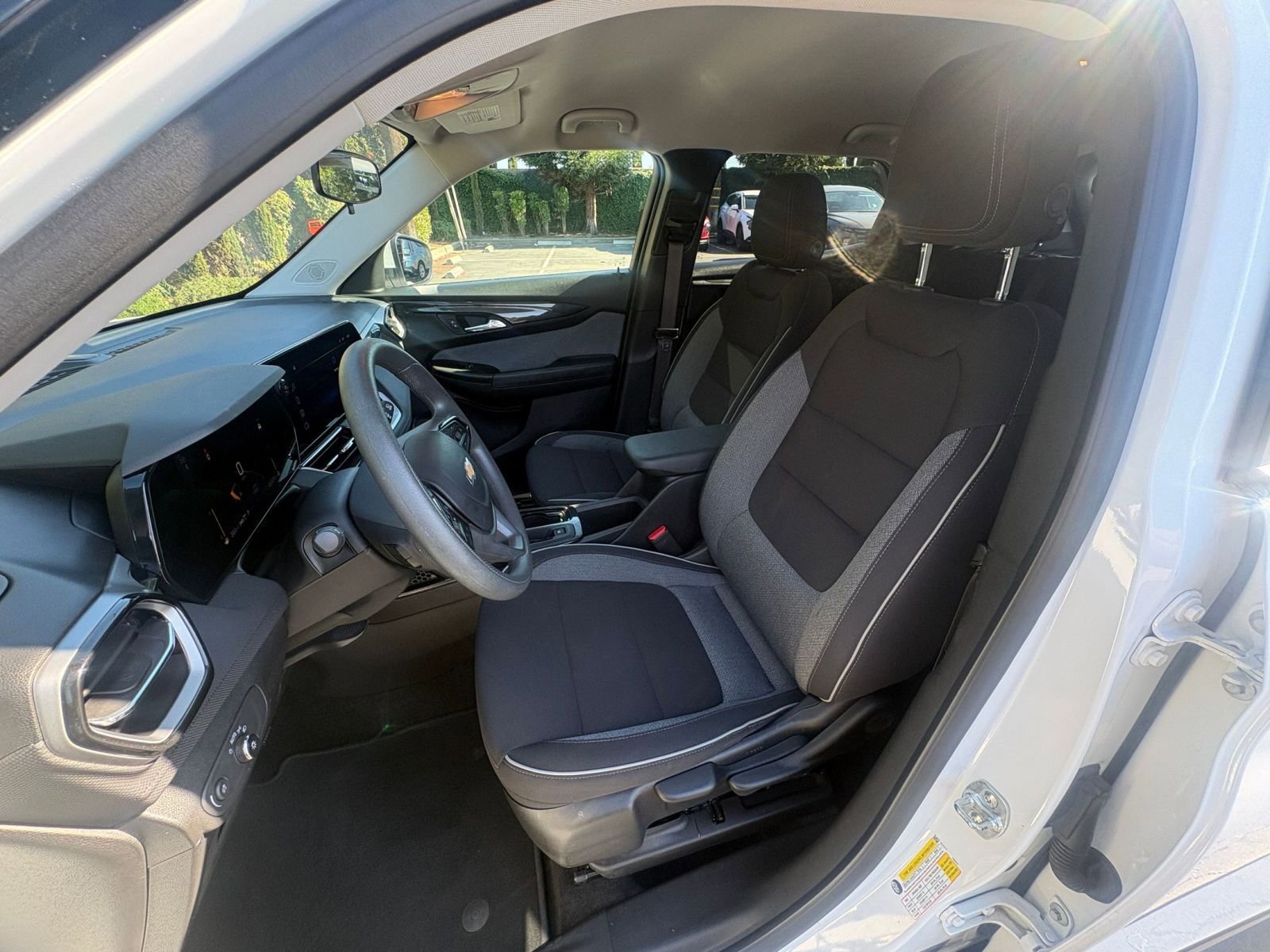 Used 2025 Chevrolet TrailBlazer LT AWD/4WD image 35