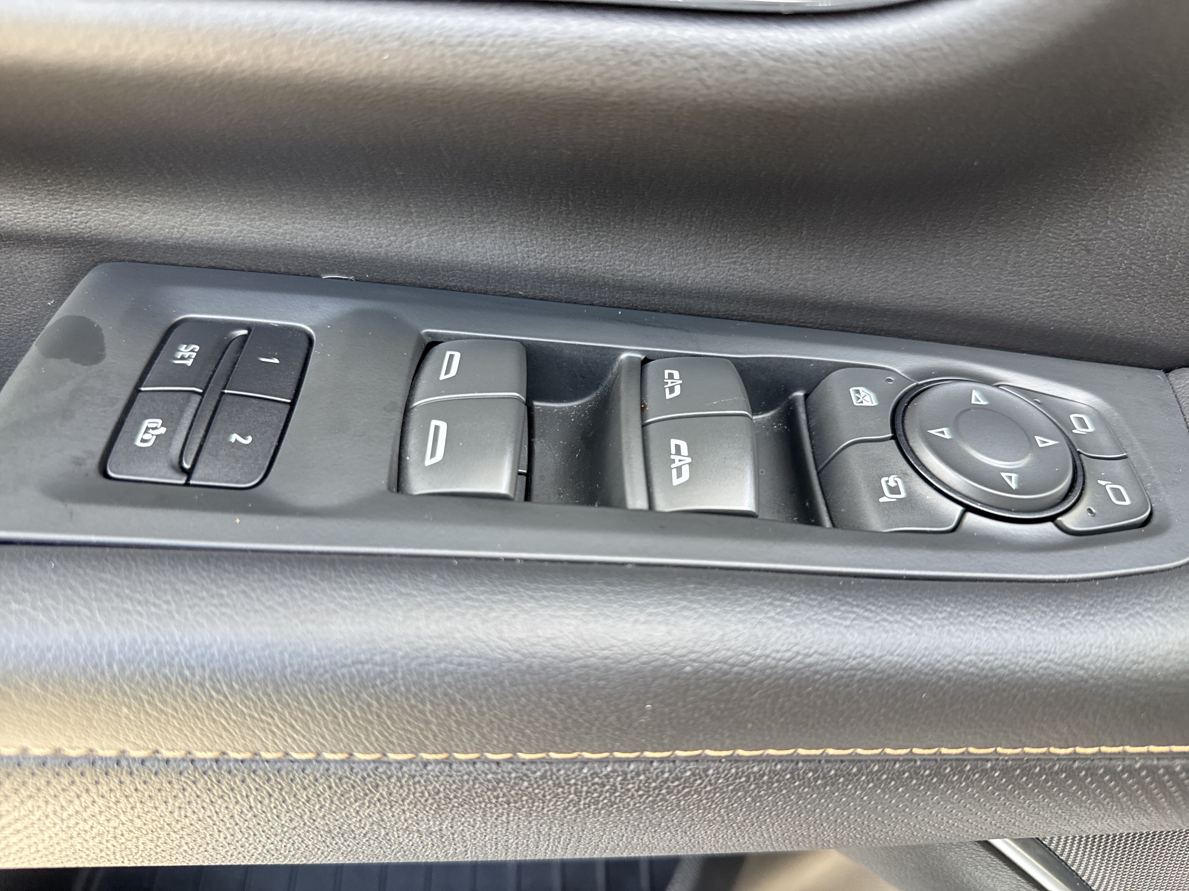 Used 2021 GMC Yukon AT4 w/ AT4 Premium Package AWD/4WD image 15