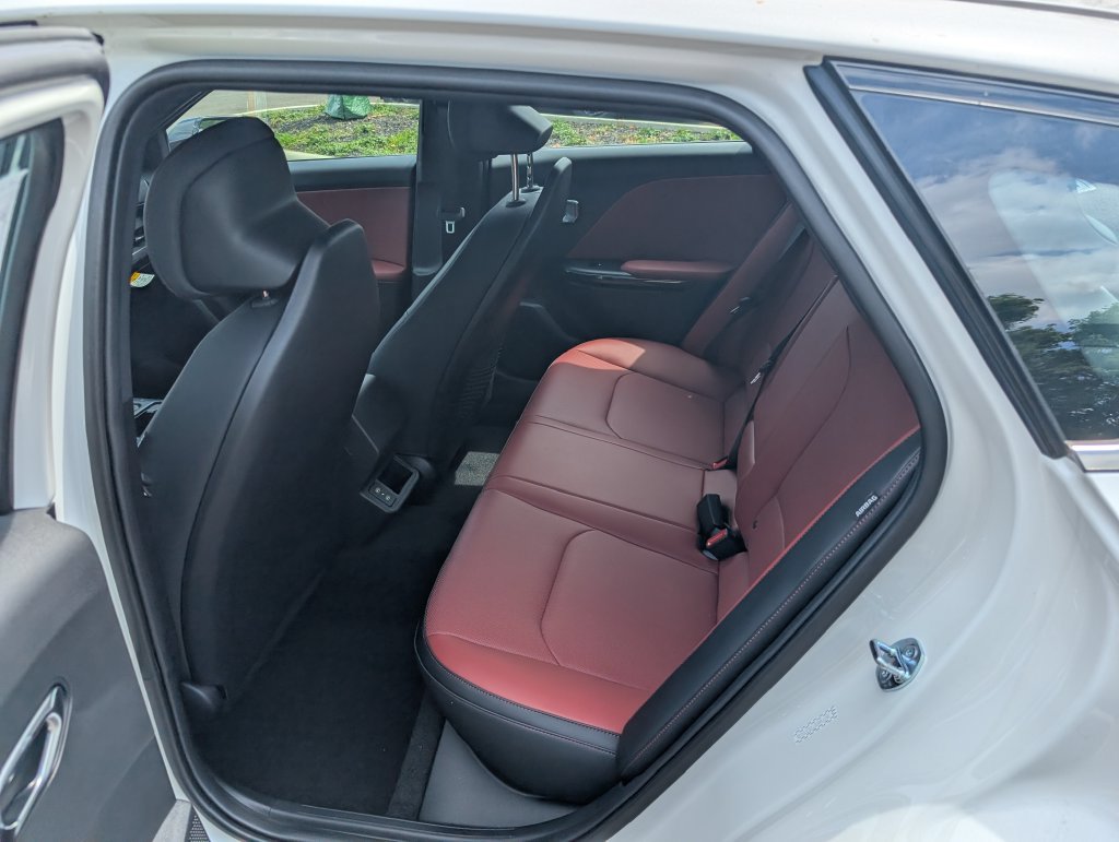New 2026 Kia K4 GT-Line w/ GT-Line Premium Package FWD image 9