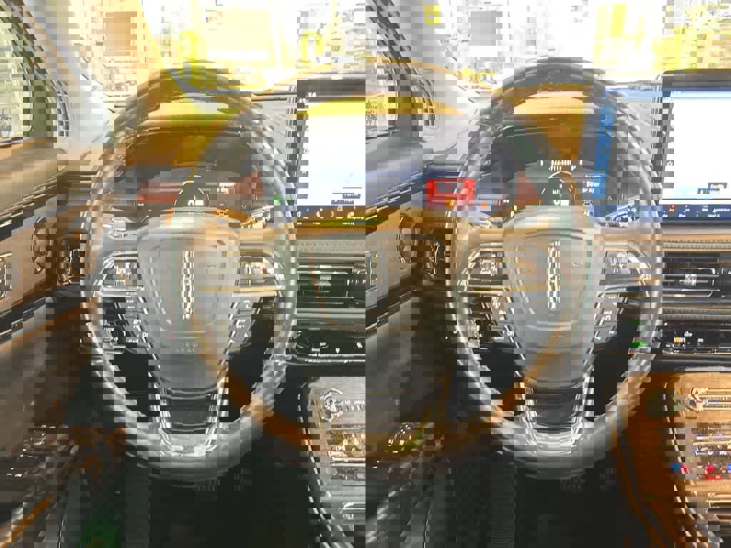 Used 2022 Lincoln Nautilus Reserve w/ Equipment Group 201A image 17